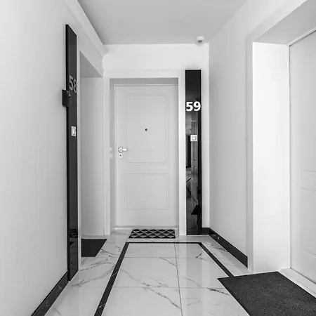 Comfy - Lux Old Town Apartment